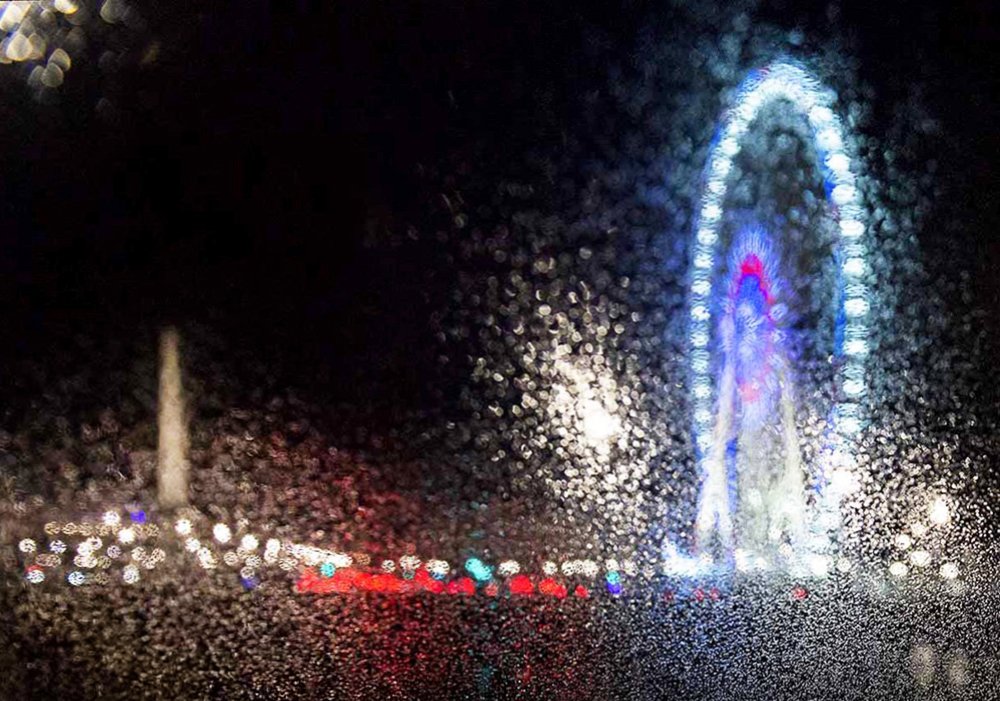 The Concorde Obelisk and the Big Wheel under the rain, in a pointillist version